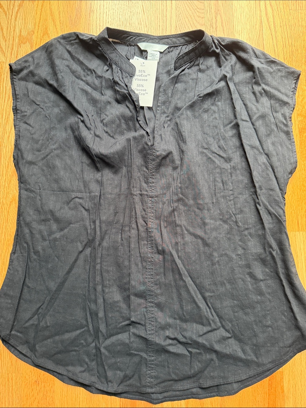 H&M Black Short-Sleeve V-Neck Casual Shirt